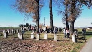 Wizyta uczniów naszej szkoły na cmentarzu wojennym